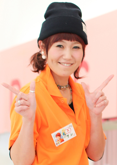 女性スタッフの画像